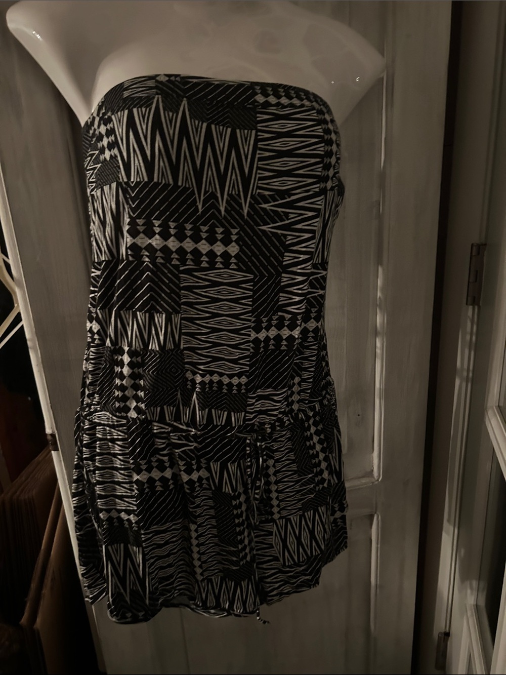 Black & White Strapless Geometric Print Romper, size xl.